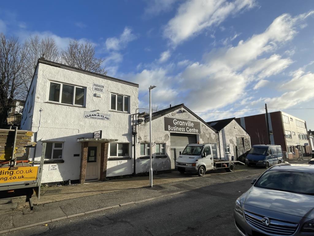 Lot: 102 - EXISTING COMMERCIAL SITE & BUILDINGS CURRENTLY LET WITH PREVIOUS PLANNING FOR 14 FLATS -